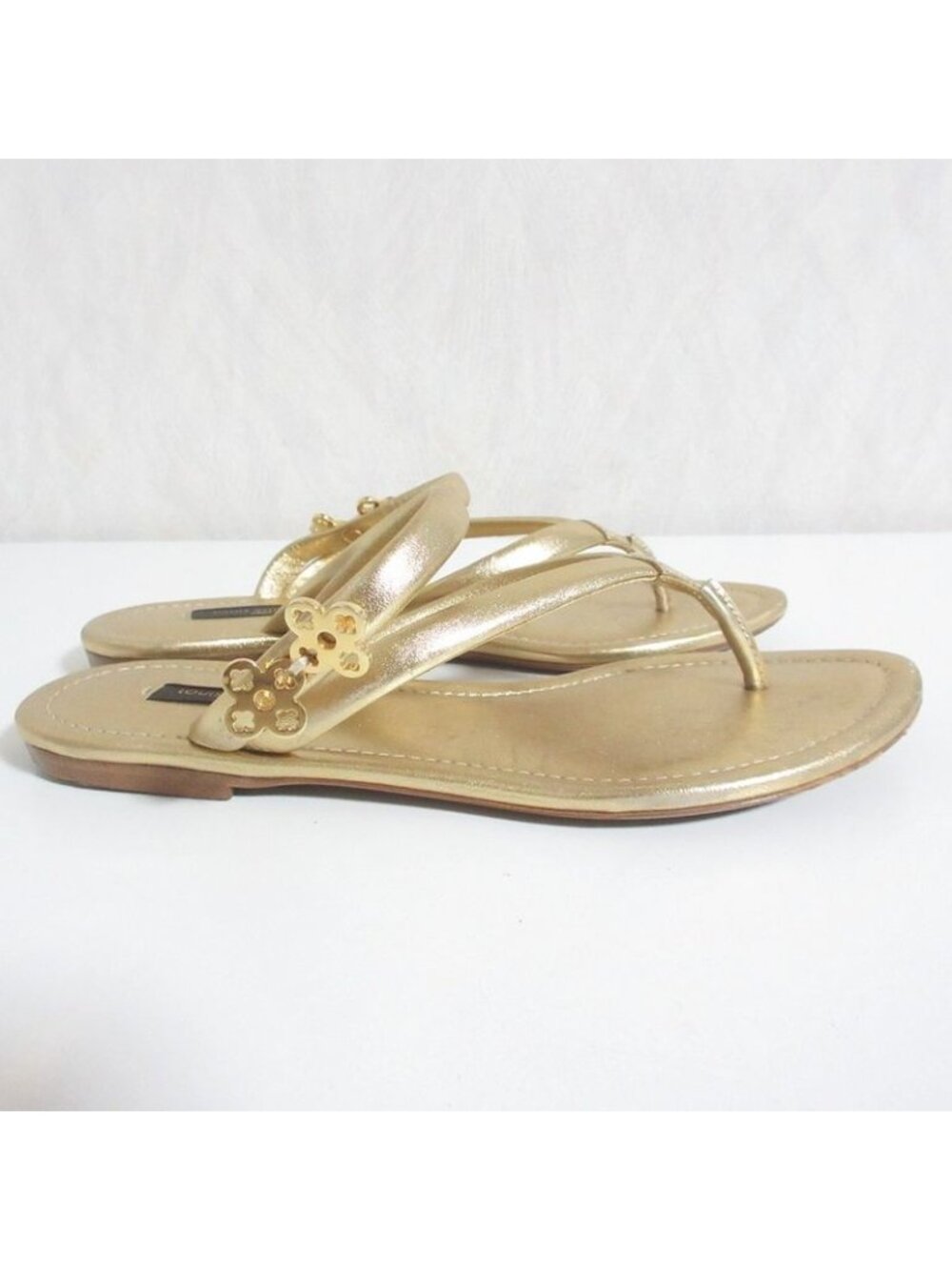 Louis Vuitton Monogram Flower Thong Sandals 35 Gold - Picture 2 of 12